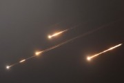 梦见死去伊朗以导弹齐射回应以色列的大规模袭击